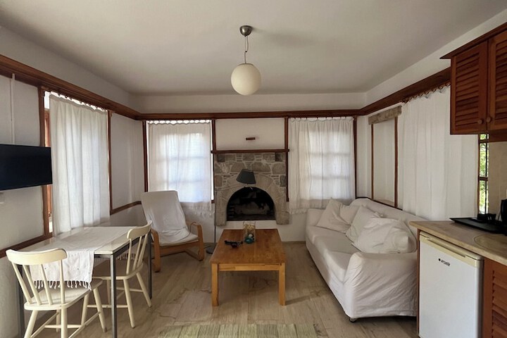 Room 4 of 17