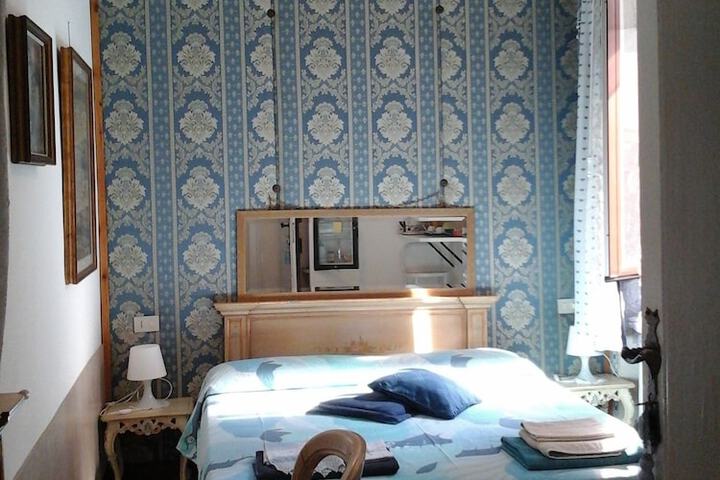 Room 24 of 166