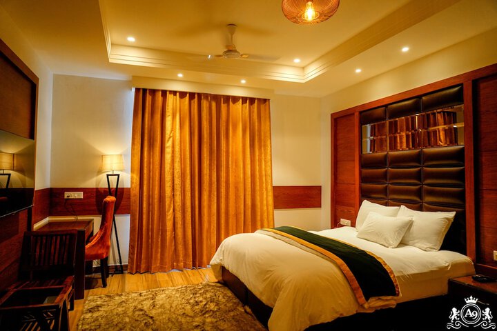 Room 5 of 14