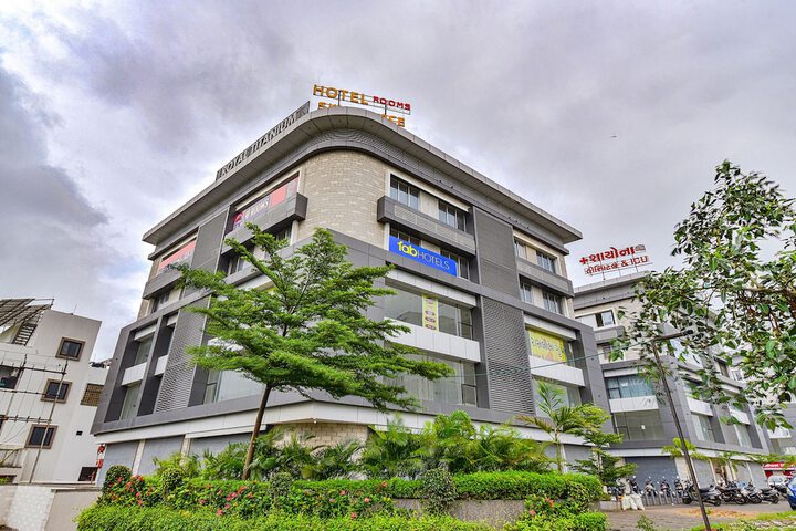 Fabhotel Sky Palace
