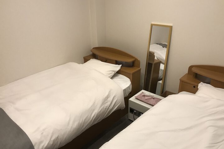 Room 10 of 37