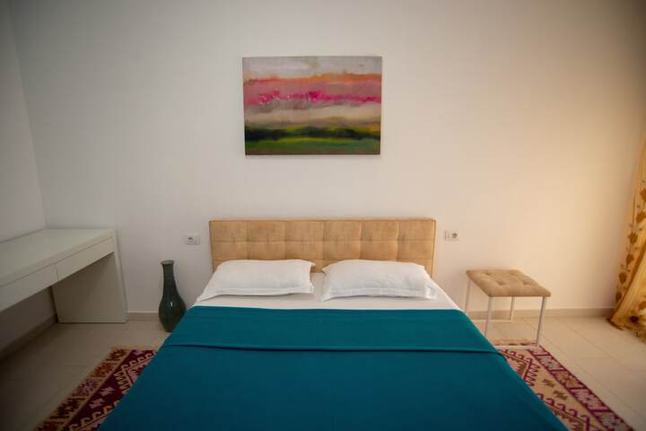 Room 16 of 163