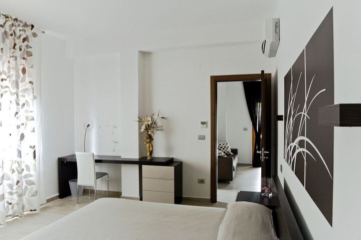 Room 2 of 27