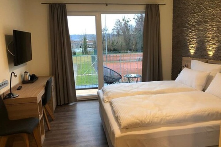 Room 10 of 11