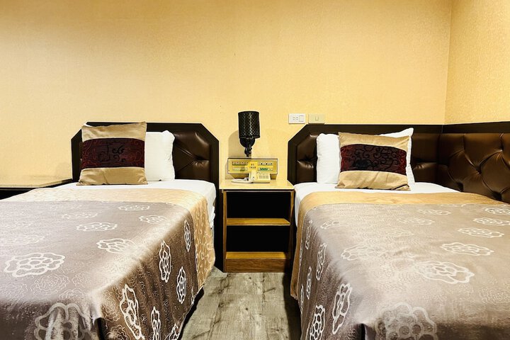 Room 13 of 25