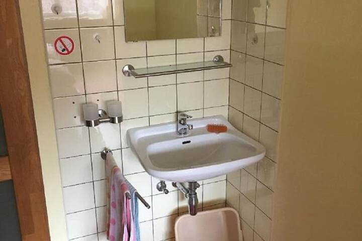 Room 8 of 12