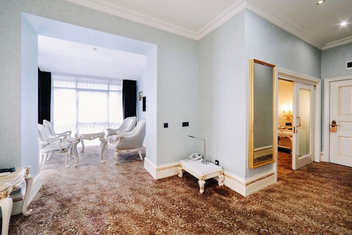 Room 18 of 32