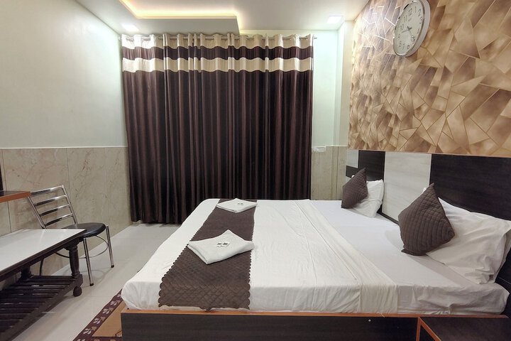 Room 51 of 76