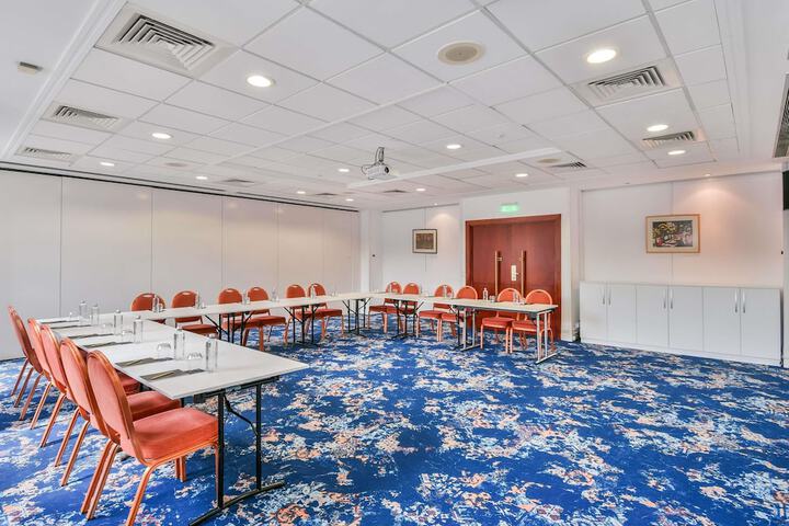 Business Center 235 of 263