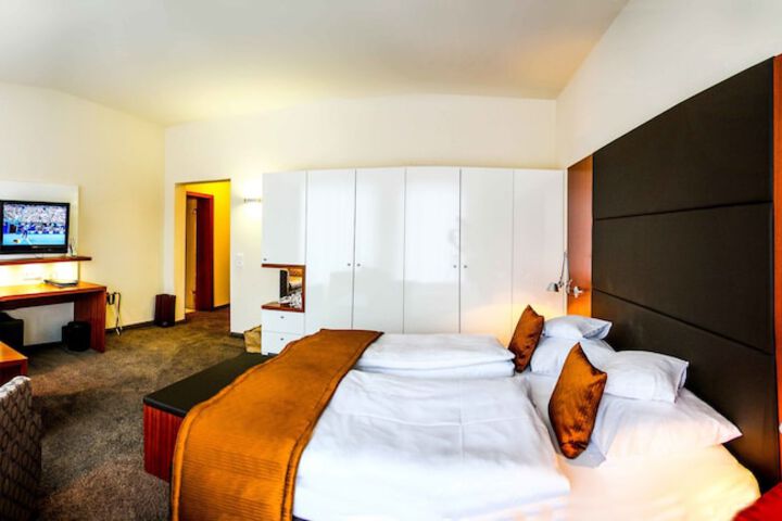 Room 8 of 79