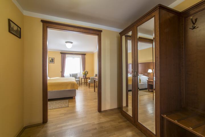Room 16 of 61
