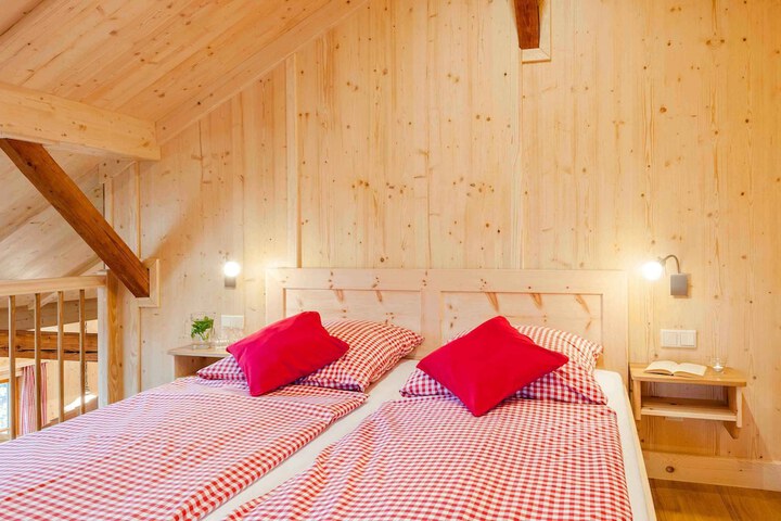 Room 4 of 35