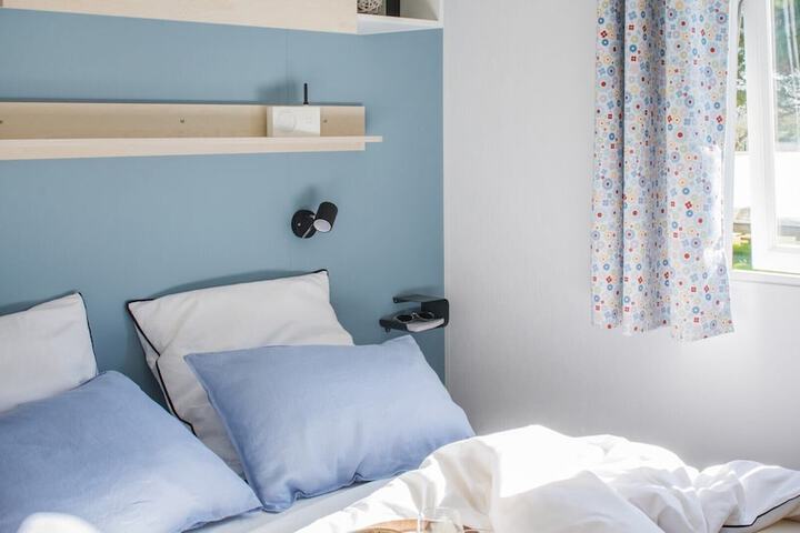 Room 4 of 182