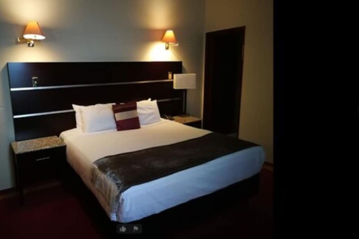 Room 9 of 34