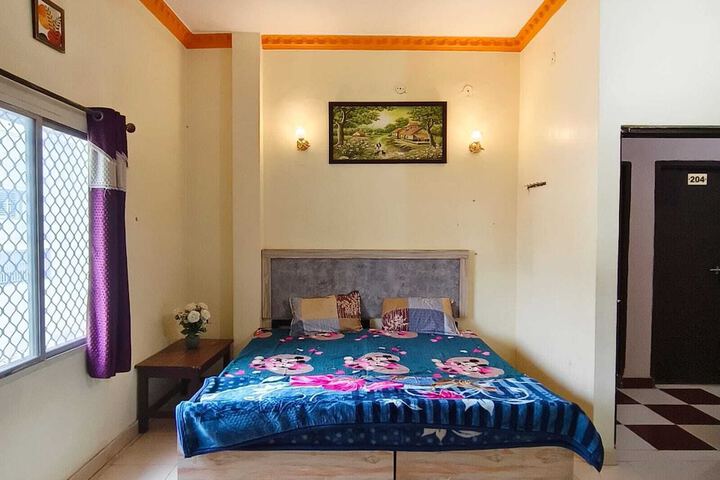 Room 4 of 18
