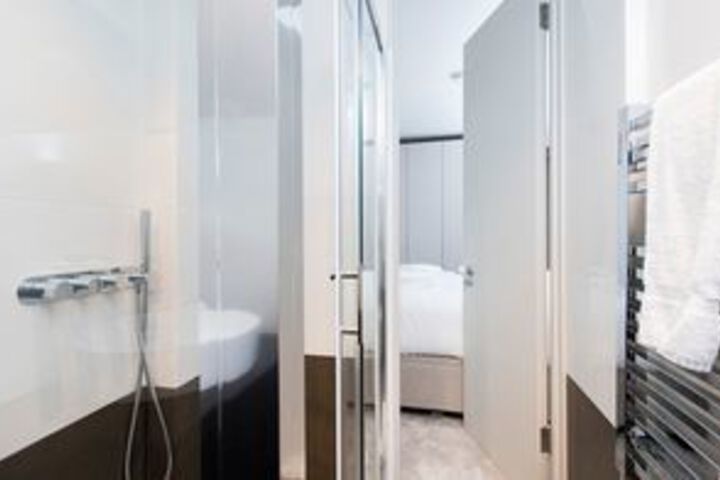 Room 3 of 32