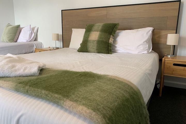 Room 3 of 65