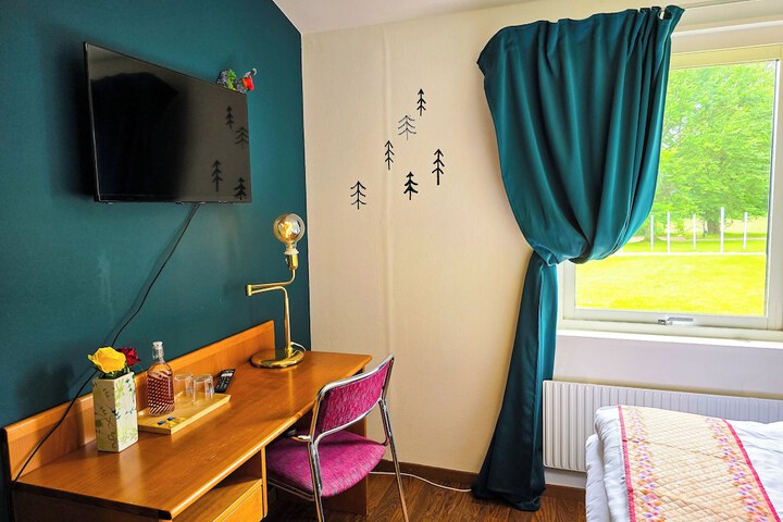 Room 16 of 77
