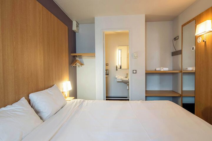 Room 10 of 42
