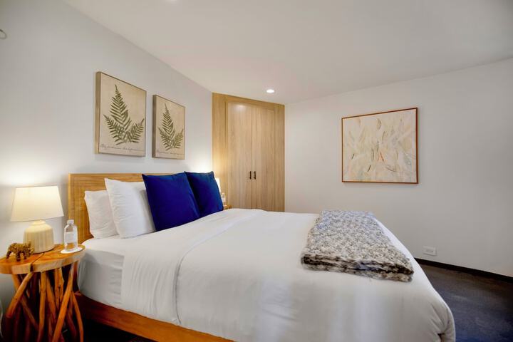 Hotel 73 of 100