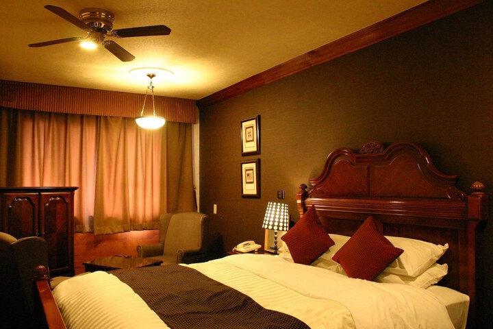 Room 2 of 67