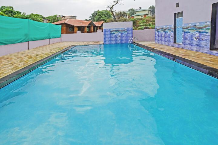 Pool 24 of 33