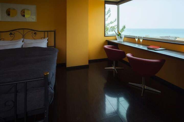 Room 4 of 20