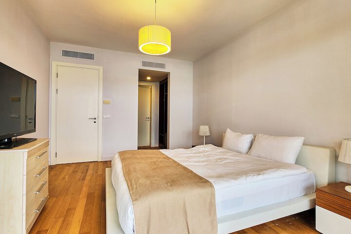 Room 30 of 180