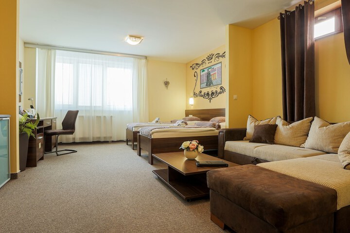 Room 6 of 31