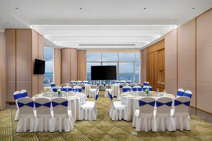 Ballroom/Hall 66 of 98