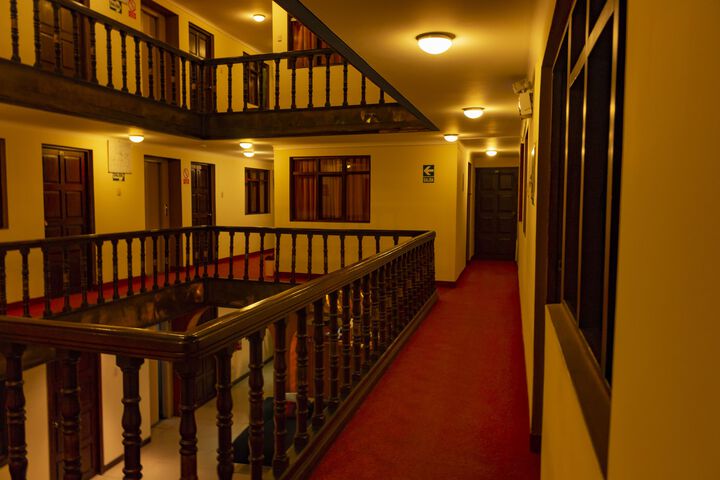 Ballroom/Hall 8 of 21
