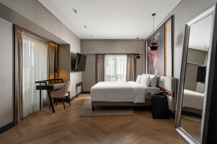 Room 65 of 214