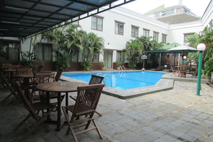 Hotel Pool