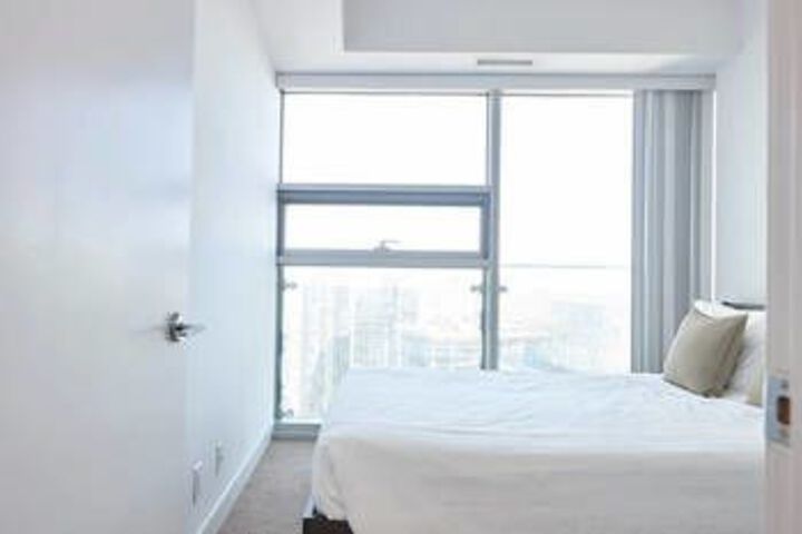 EG Suites - York St. Condos 1 Near CN Tower Offered by Short Term Stays