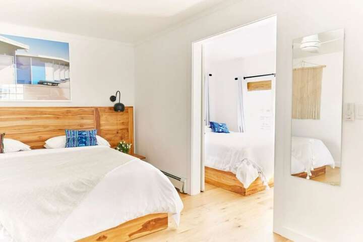 Deluxe King Bed Accessible (2 of 18)