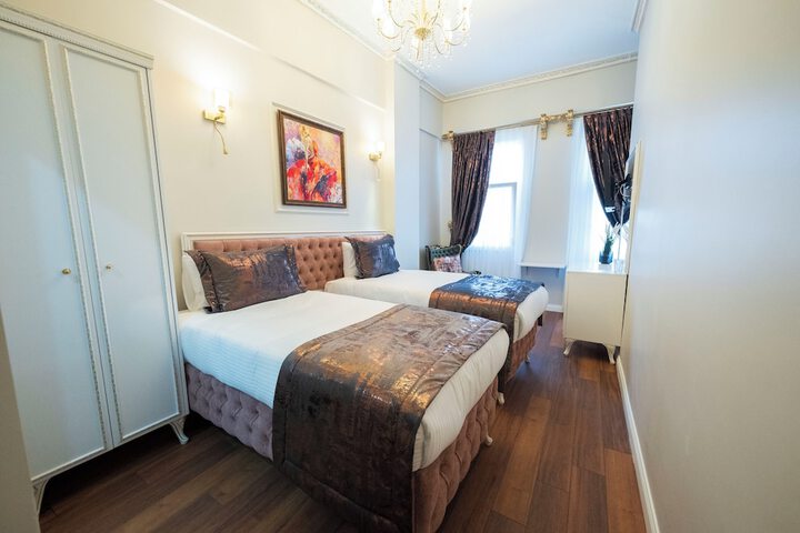 Room 34 of 128