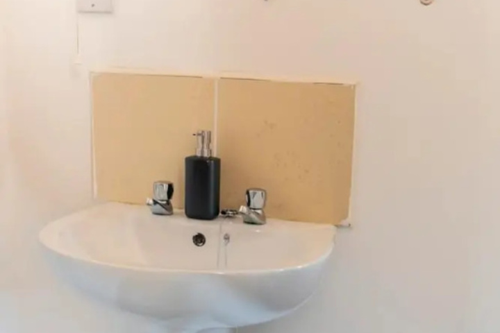 Room 9 of 14