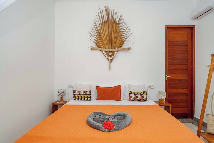 Room 3 of 28
