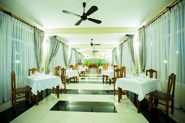 Dining 66 of 90