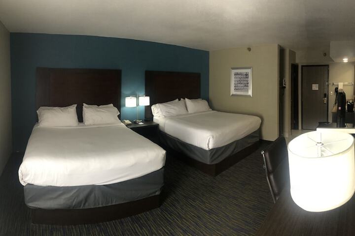 Standard Room, King or Two Doubles (3 of 4)