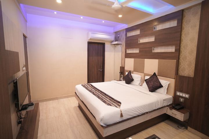 Room 4 of 25