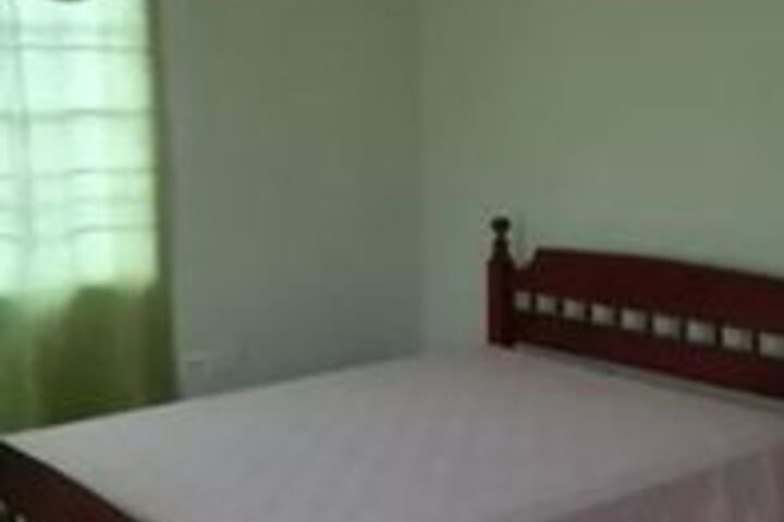 Room 6 of 16