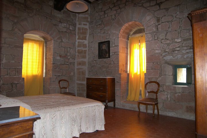 Room 27 of 96