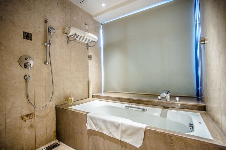 Jetted tub