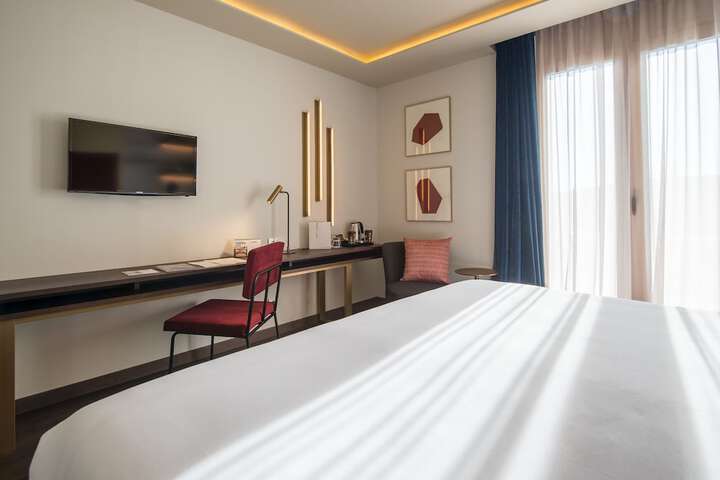 Room 6 of 54