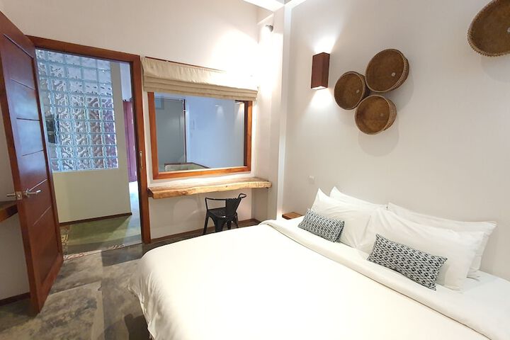 Room 15 of 83