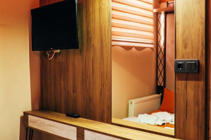 Room 10 of 87