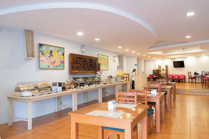 Breakfast/Coffee Service 46 of 81