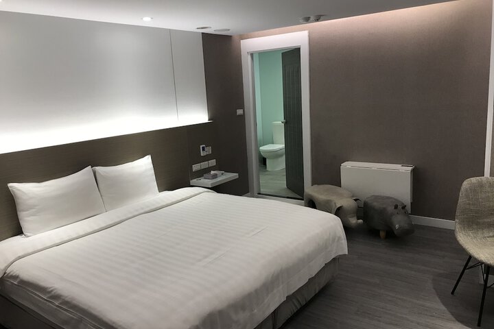 Room 8 of 40