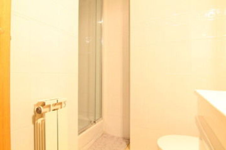 Room 14 of 176